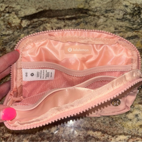 Lululemon Everywhere Belt Bag NWT - Picture 10 of 11
